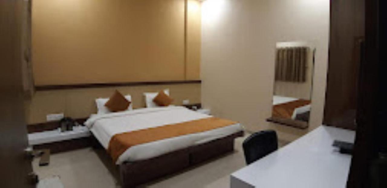 Hotel Cool Palace, Nashik Eksteriør billede