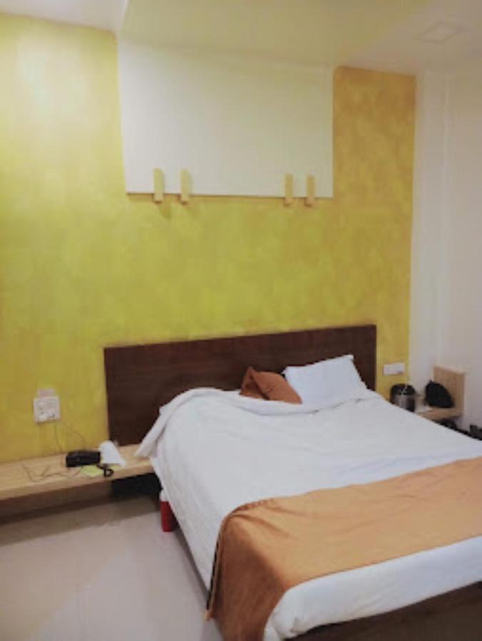 Hotel Cool Palace, Nashik Eksteriør billede