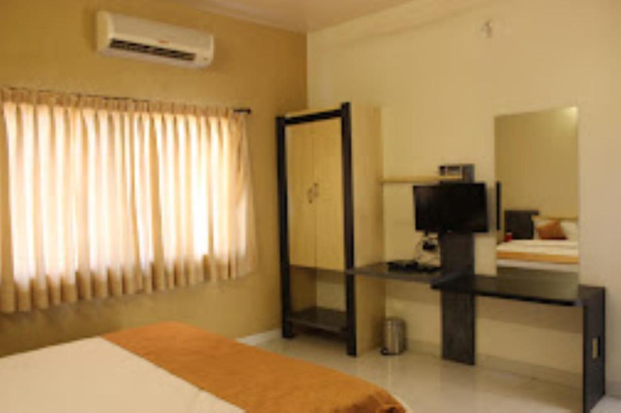 Hotel Cool Palace, Nashik Eksteriør billede
